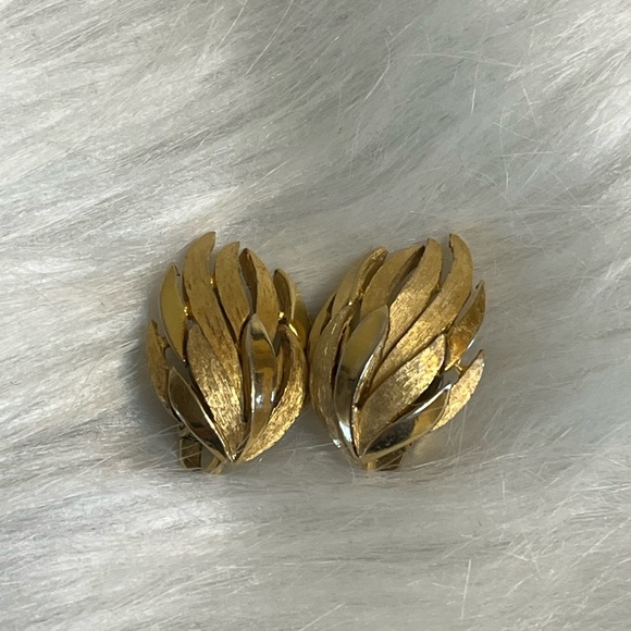 Trifari Jewelry - Vintage Trifari Flame Clip On Earrings